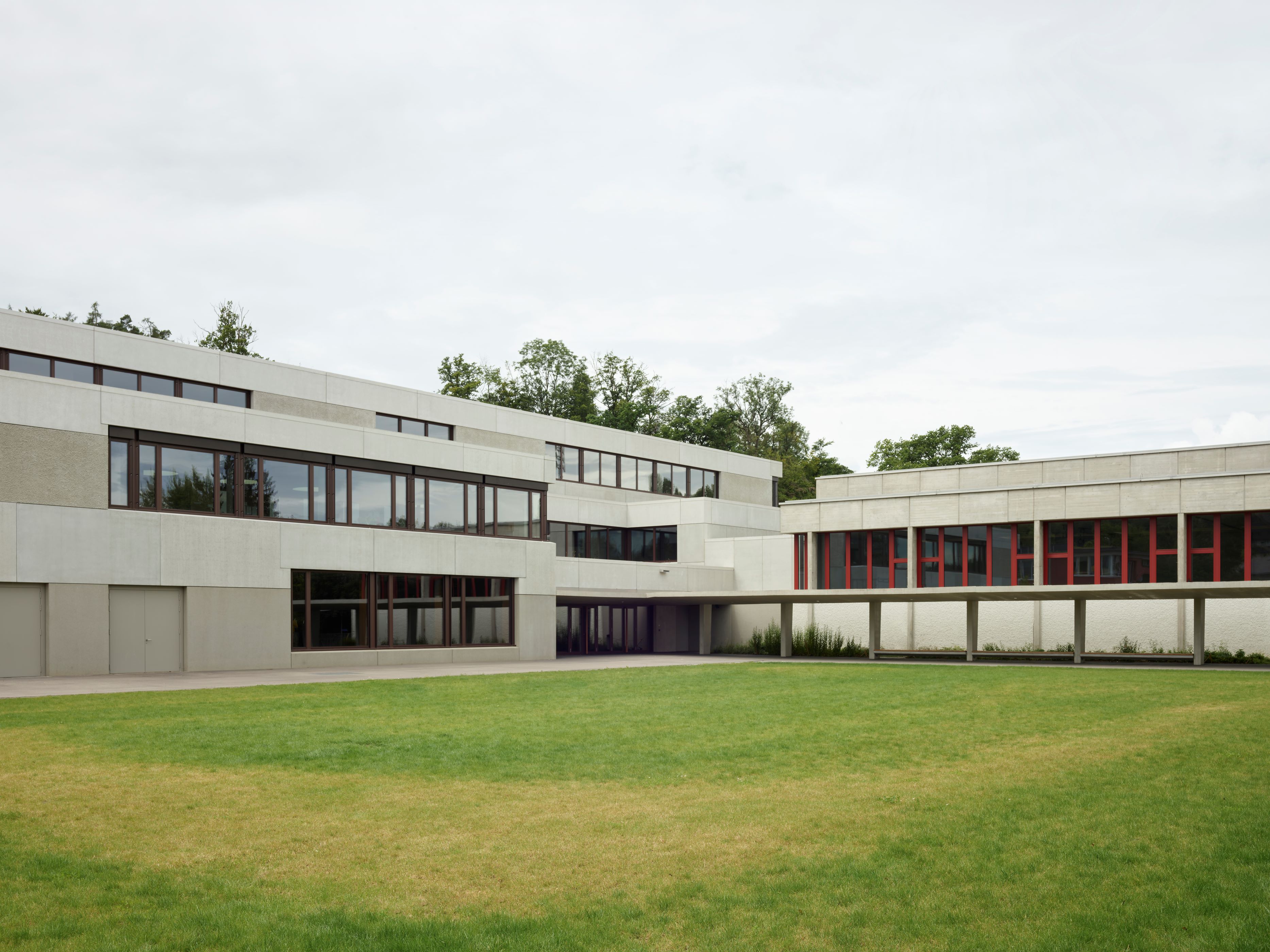 Schulanlage Schollenholz Frauenfeld Aussenansicht Pausenplatz